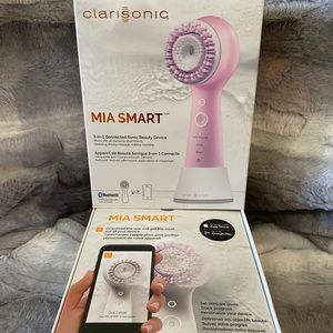 * CLARISONIC MIA SMART DEVICE IN PINK *
